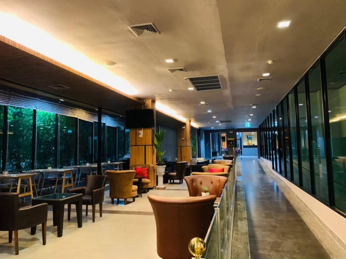 Mantra Varee Hotel Khon Kaen Exteriör bild