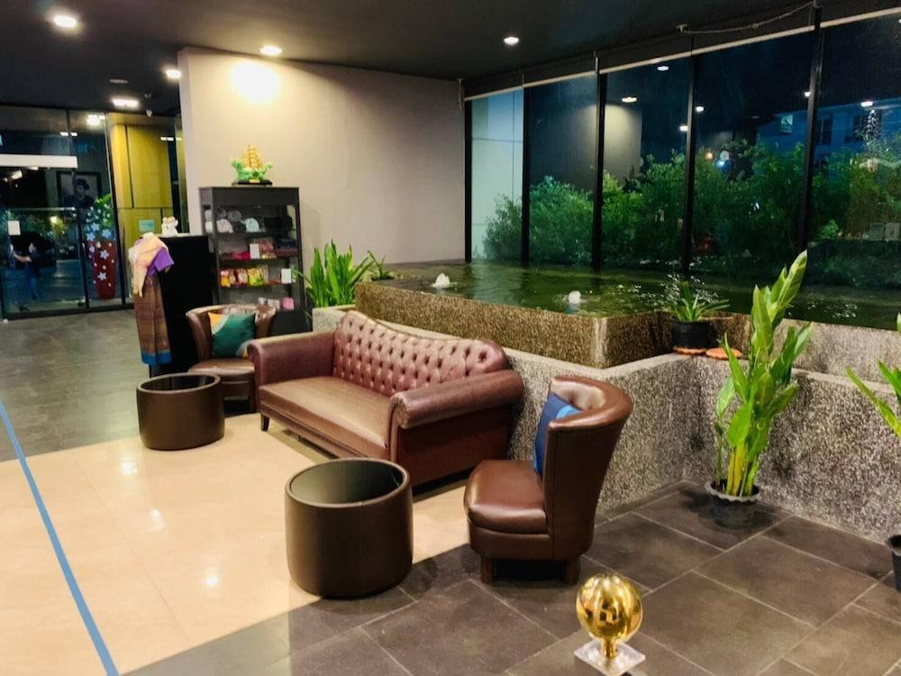 Mantra Varee Hotel Khon Kaen Exteriör bild