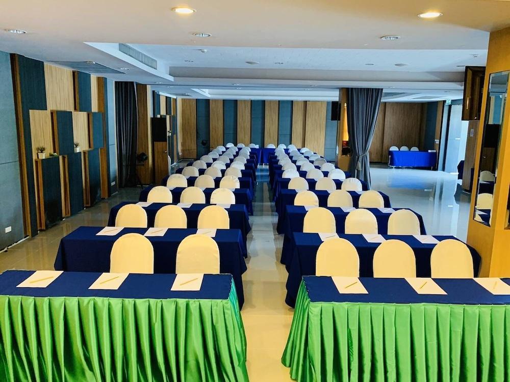 Mantra Varee Hotel Khon Kaen Exteriör bild